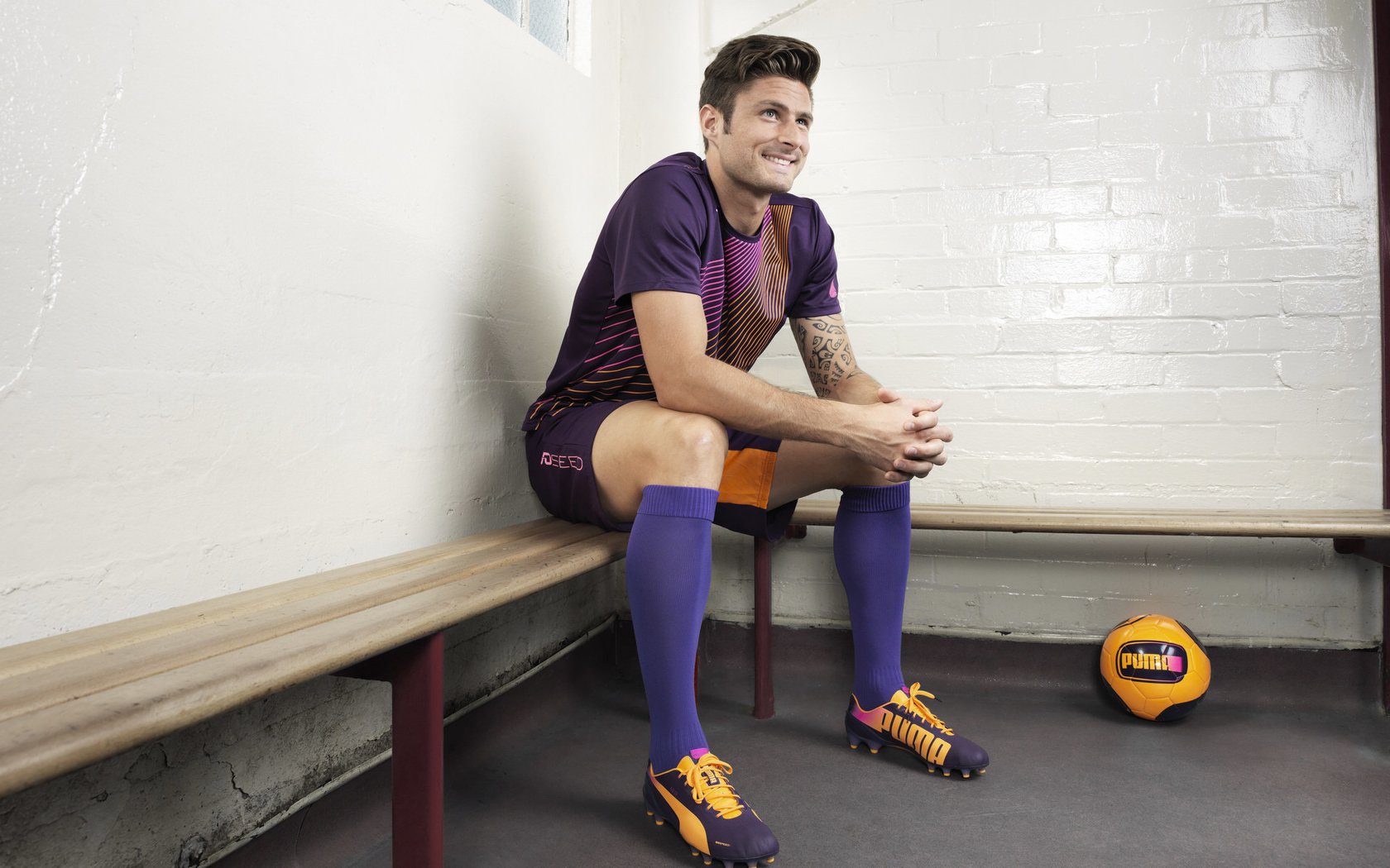 开云体育2026-当诺坎普化身季后赛球场，巴萨用连续得分狂潮演绎足球版的焦点战压制哲学